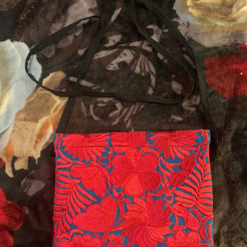 Embroidered purse - Picture 4 of 6